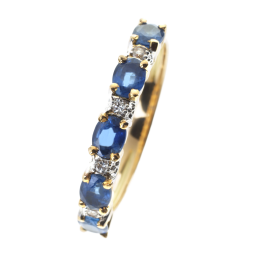Demi alliance en or rhodié, saphirs et diamants