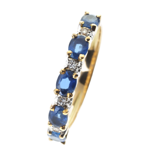 Demi alliance en or rhodié, saphirs et diamants