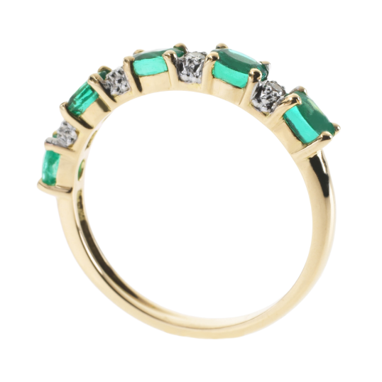 Demi alliance en or jaune et rhodié, émeraudes et diamants