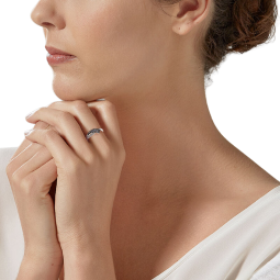Bague en or gris et rhodié, saphirs et diamants
