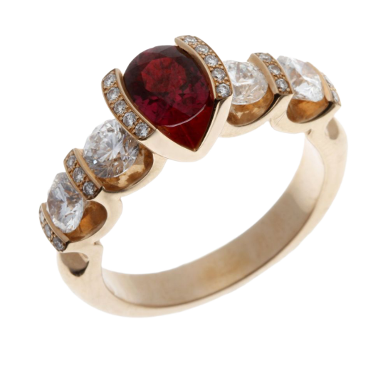 Bague en or rose, rubis et diamants