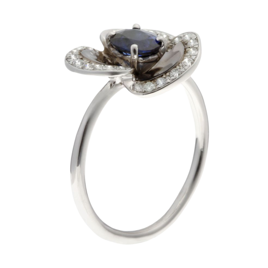 Bague en or gris, saphir et diamants