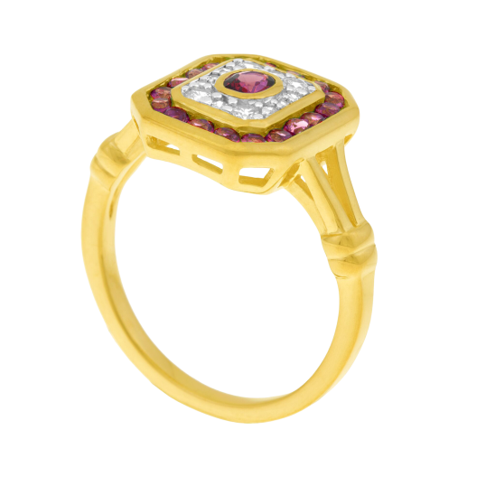 Bague en or jaune, rubis et diamants
