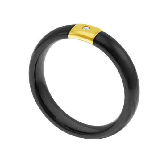 Bague en or jaune, céramique noire et oxyde de zirconium