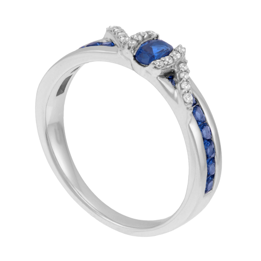 Bague en or gris, saphirs et diamants