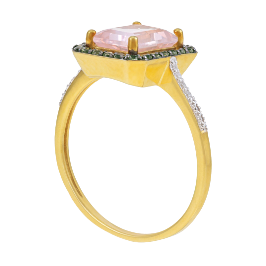 Bague en or jaune et rhodié, quartz rose, péridots et diamants
