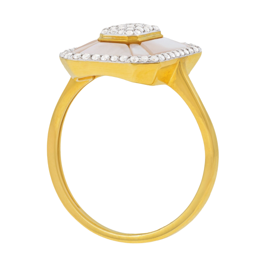 Bague en or jaune, nacre et diamants