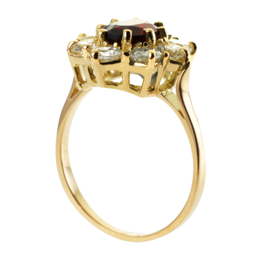 Bague en or jaune, grenat et oxydes de zirconium Bague en or jaune, grenat et oxydes de zirconium