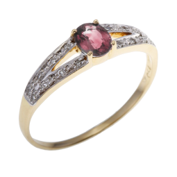 Bague en or jaune rhodié, rubis et diamants