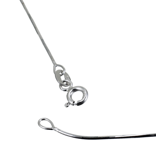 Chaîne en or gris, maille serpent carrée