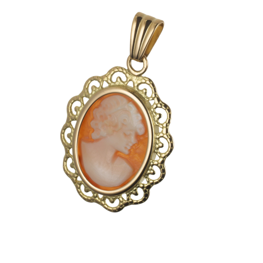 Pendentif en or jaune et camée Pendentif en or jaune et camée