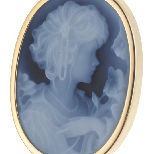 Pendentif en or jaune et camée en agate bleue 