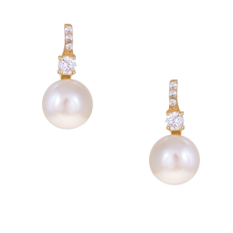 Boucles en or jaune, perle de culture et oxydes de zirconium