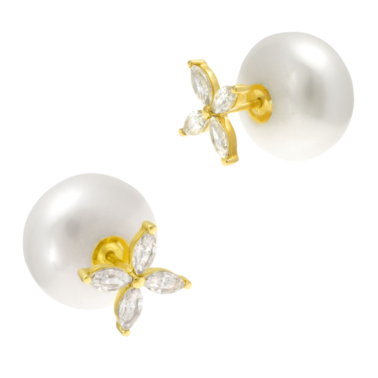 Boucles d'oreilles en or jaune, perle de culture et oxydes de zirconium Boucles d'oreilles en or jaune, perle de culture et oxydes de zirconium