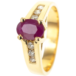 Bague en or jaune, rubis et diamants