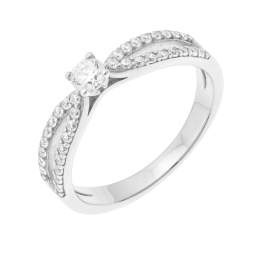 Bague en argent rhodié et oxydes de zirconium