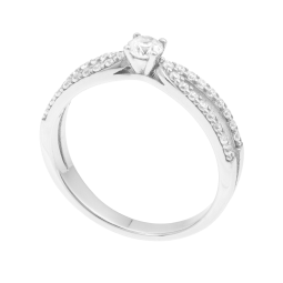 Bague en argent rhodié et oxydes de zirconium