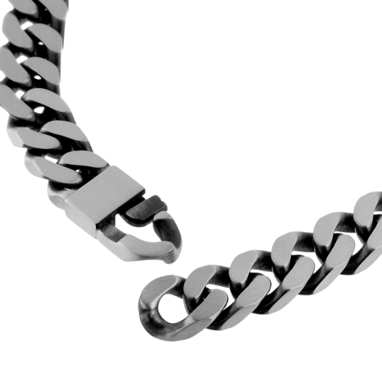 Identité en argent noirci, plaque rectangle 9 mm et maille gourmette Identité en argent noirci, plaque rectangle 9 mm et maille gourmette