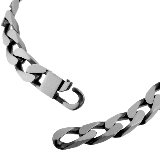 Identité en argent vielli, plaque rectangle 7 mm et maille cheval resserrée Identité en argent vielli, plaque rectangle 7 mm et maille cheval resserrée