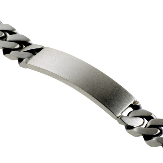 Identité en argent noirci, plaque 11 mm et maille gourmette Identité en argent noirci, plaque 11 mm et maille gourmette