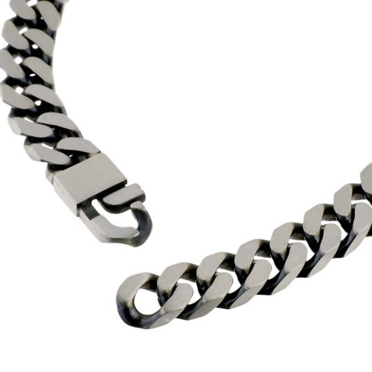 Identité en argent vieilli, plaque rectangle 8 mm et maille gourmette Identité en argent vieilli, plaque rectangle 8 mm et maille gourmette