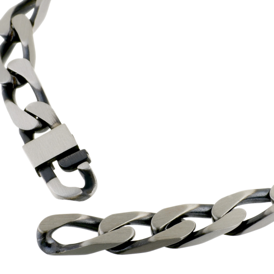 Identité en argent vieilli, plaque rectangle 9 mm et maille cheval resserrée Identité en argent vieilli, plaque rectangle 9 mm et maille cheval resserrée