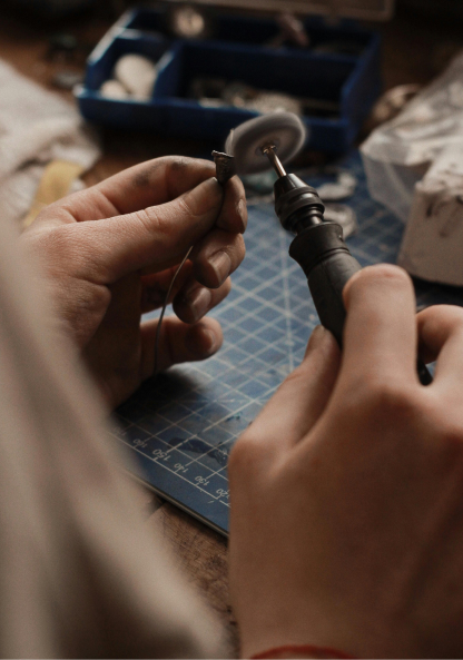 image représentant une personne portant des lunettes de soleil