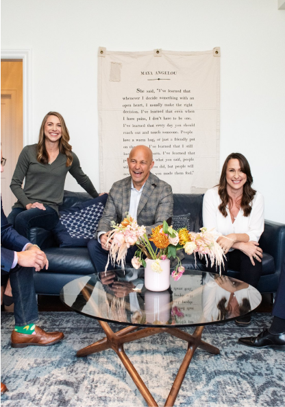 image représentant une personne portant des lunettes de soleil